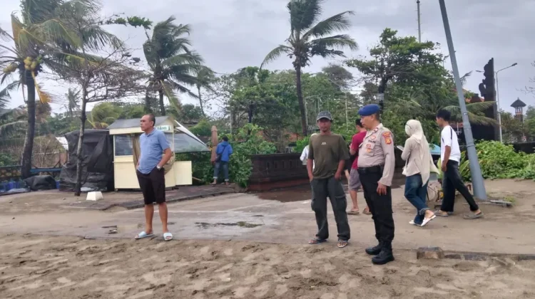 Gelombang Tinggi, Satpolairud Polres Badung Intensifkan Pantauan Pesisir