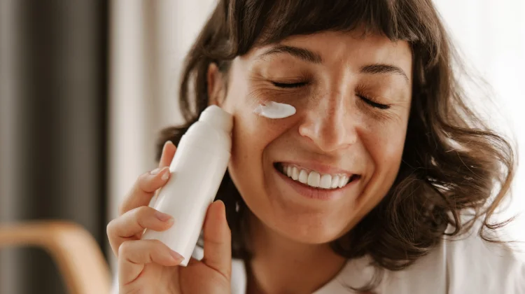 Mengapa Sunscreen Wajib Digunakan di Cuaca Mendung dan Dingin
