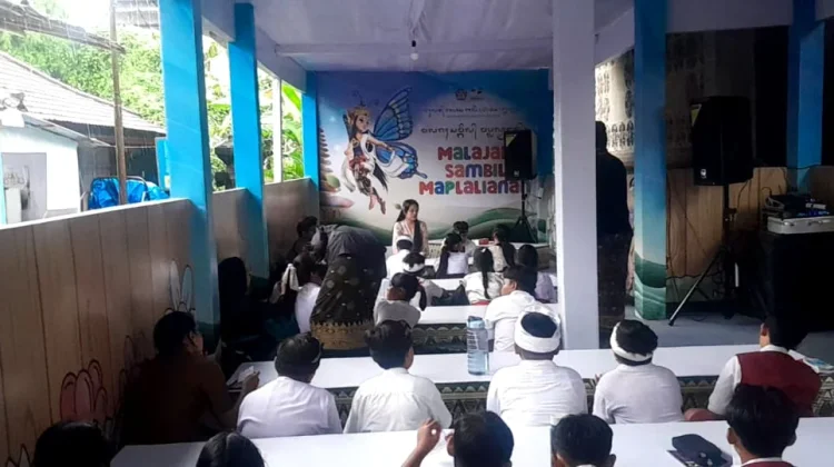 Diguyur Hujan, Bulan Bahasa Bali Tetap Semarak