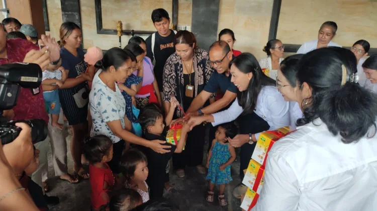 Tekan Stunting, Posyandu Gianyar Salurkan Susu kepada Balita