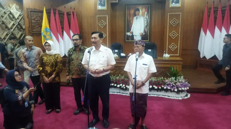 Luhut Dorong Perluasan Digitalisasi Bansos di Bali