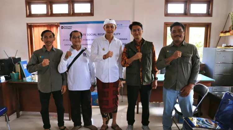 Peringati Bulan K3 Nasional 2026, Wakil Bupati Klungkung Serahkan Bantuan Sembako