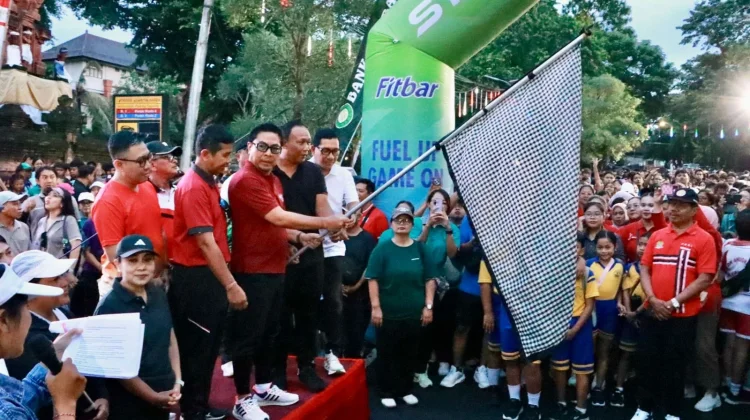 Puluhan Ribu Peserta Ikuti Jalan Sehat HUT Ke-238 Kota Denpasar