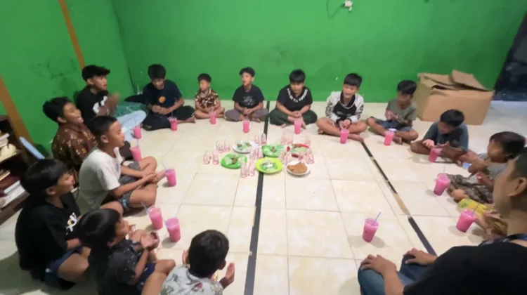 Social Project Bali Gelar Buka Puasa dan Edukasi Literasi bagi Anak TPST