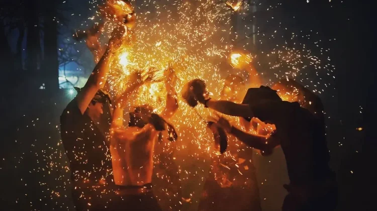 Tradisi Siat Geni: Ritual Api Sakral Penjaga Keseimbangan