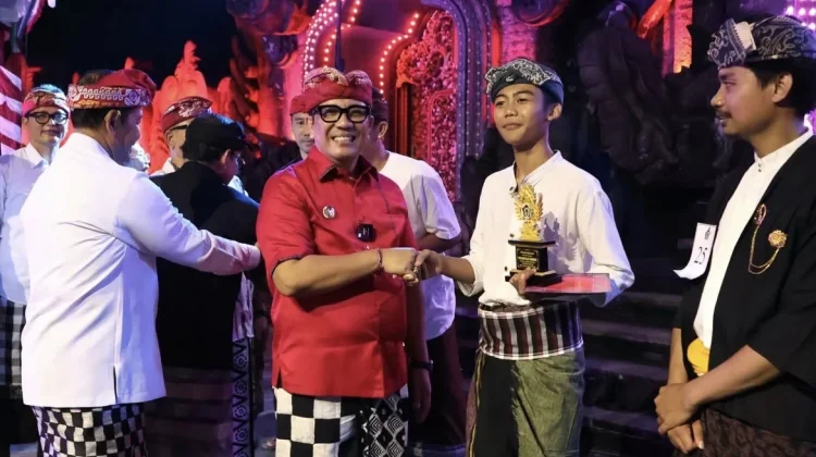 Puluhan Sekaa Teruna Desa Adat Kota Tabanan Tampilkan Gonjar Ganjur Festival