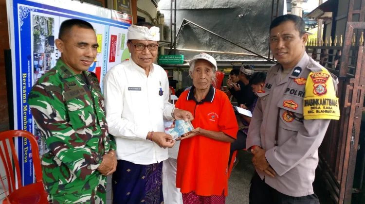Babinsa Saba Kawal Pencairan BLT Dana Desa Tahap III
