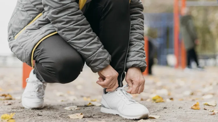 Atasi Nyeri Kaki dengan Sepatu Baru