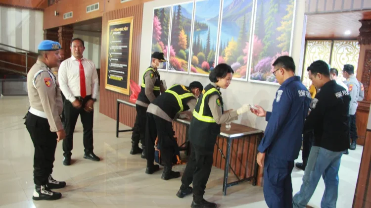 Puluhan Pejabat Utama Polres Jembrana Dites Urine