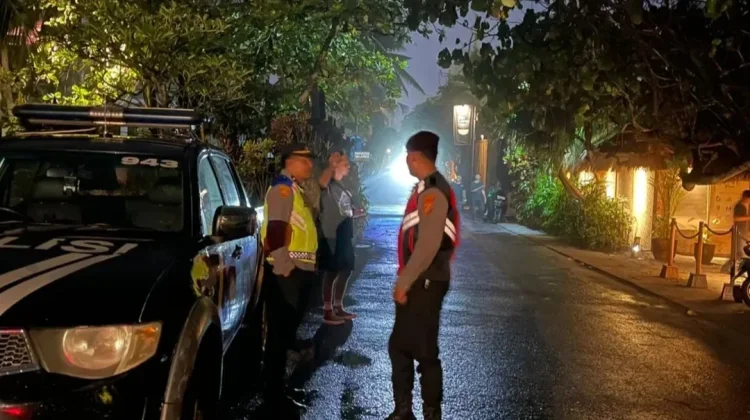 Polsek Kuta Utara Gelar Blue Light Patrol di Kawasan Wisata Canggu