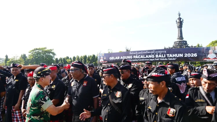 Sinergi Aparat dan Kearifan Lokal, Pangdam IX/Udayana Hadiri Gelar Agung Pecalang