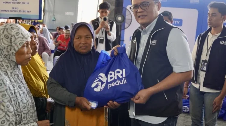 BRI Salurkan 700 Paket Sembako untuk Masyarakat Denpasar