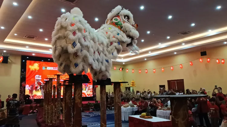 Harmoni Jegog dan Barongsai Getarkan Panggung Imlek Jembrana