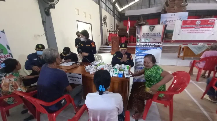 Sinergi KRJ-Polres Jembrana, Layani Kesehatan dan Sembako Lansia