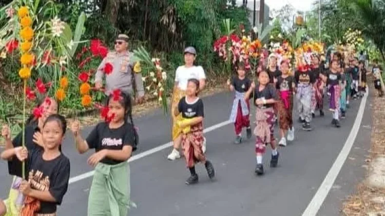 Pawai Ogoh-ogoh TK Kertasari dan SDN 6 Singakerta Sambut Nyepi Caka 1948