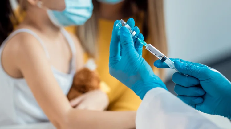 Kemenkes Pastikan Stok Vaksinasi MR Aman Dukung Imunisasi Cegah Campak