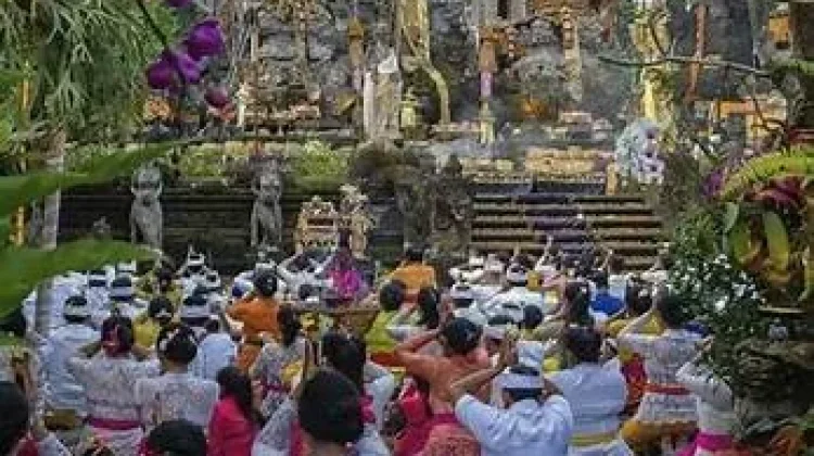 Pemahaman Ketuhanan Dorong Umat Lebih Dekat pada Dharma