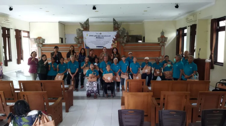 Sambut Nyepi dan Idulfitri, DWP RRI Gelar Baksos