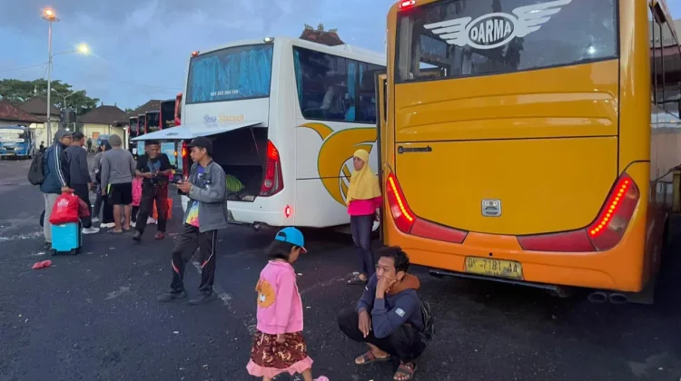 Arus Mudik Mulai Terlihat di Terminal Ubung, Pemudik Mulai Berdatangan