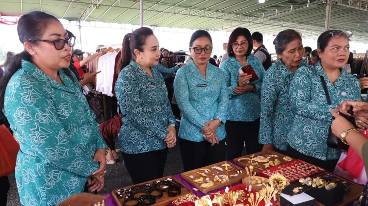 TP PKK Kota Denpasar Apresiasi Pasar Rakyat “Berbelanja Berbagi”