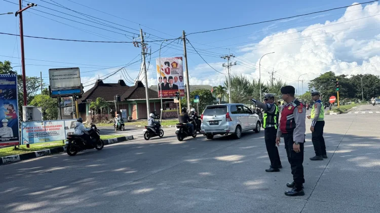 Ops Ketupat Agung 2026, Personel Posyan Masceti Polres Gianyar Pastikan Arus Lalin