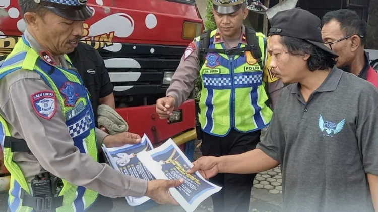 Satgas Kamseltibcarlantas Polres Badung Sosialisasikan Pembatasan Truk Sumbu 3