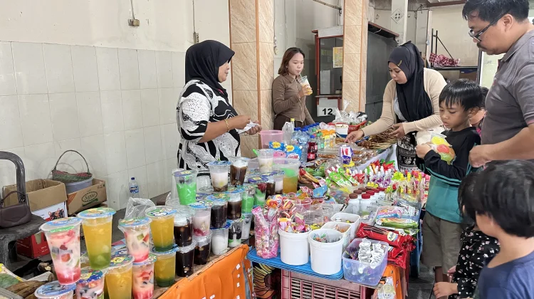 Penjualan Takjil di Kampung Jawa Tabanan Mulai Menurun Jelang Lebaran