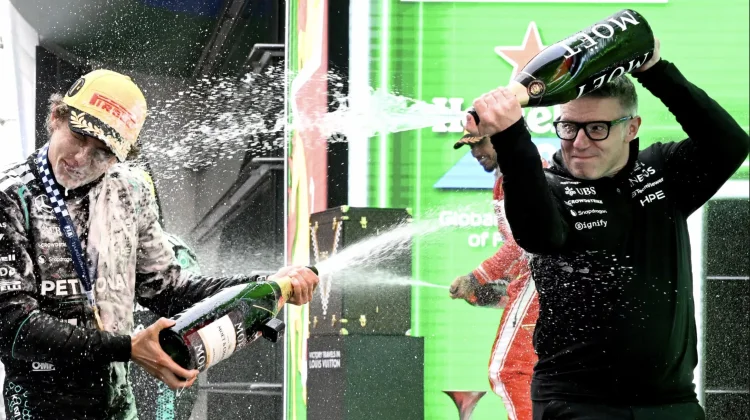 Momen Spesial Pete Bonnington di Podium Grand Prix China