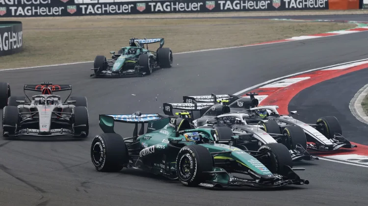 Sergio Perez Minta Maaf usai Tabrak Valtteri Bottas di F1 China