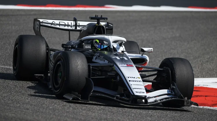 Cadillac Berhasil Finiskan Dua Mobil di Grand Prix China