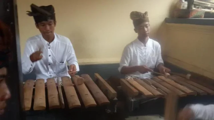 Gamelan Caruk, Denting Sakral yang Menjaga Tradisi Pura di Bali