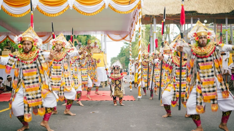 Hujan Tidak Surutkan Kekhidmatan Tawur Agung Kesanga di Gianyar