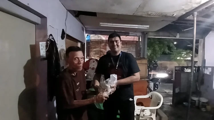 Social Project Bali Salurkan Zakat Fitrah untuk Lansia Dhuafa