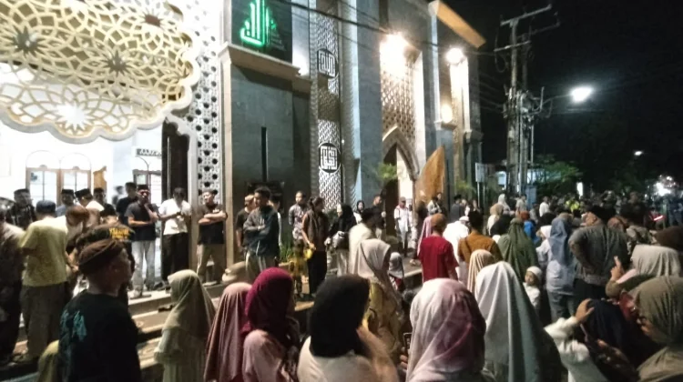 Babinsa Dauh Peken Amankan Malam Takbiran