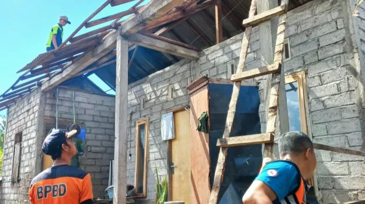 Angin Kencang Terjang Yehembang, Puluhan Atap Rumah Rusak