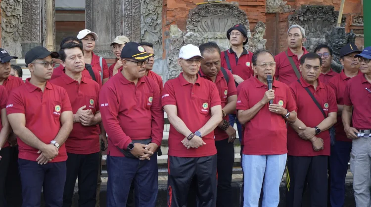 Peringati HUT PPNI Bali, Bupati Satria Ikuti Jalan Sehat Bersama Ratusan Perawat