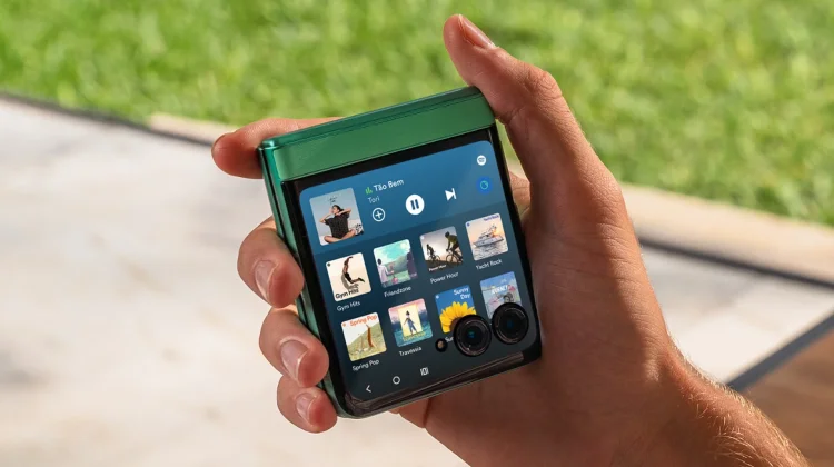 Motorola Razr 60, Ponsel Lipat Premium Kini Masuk Indonesia