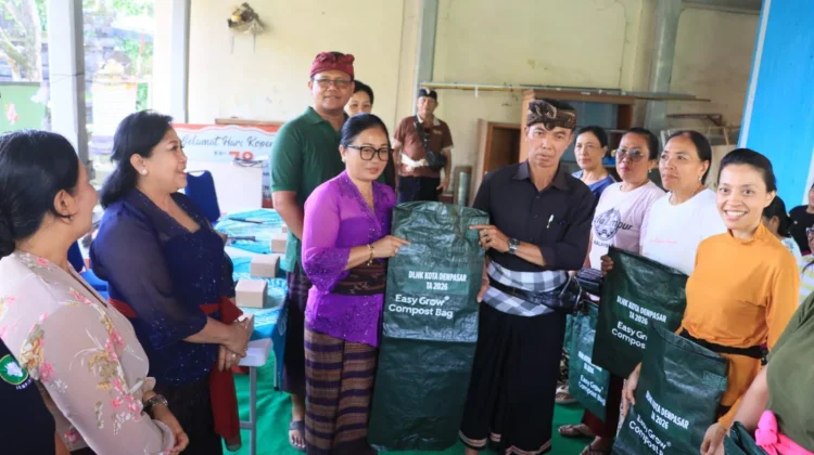 Bag Komposter Jadi Solusi, Pemkot Denpasar Edukasi Warga Kelola Sampah dari Rumah