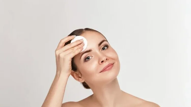 Tips Menghapus Makeup dengan Tepat