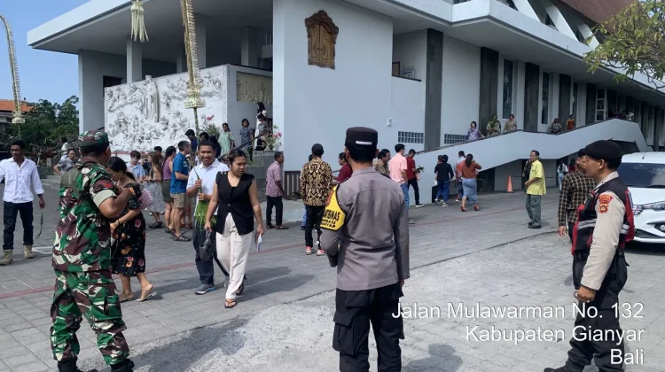 Minggu Palma Berjalan Aman dan Khidmat di Gereja Santa Maria Ratu Rosari
