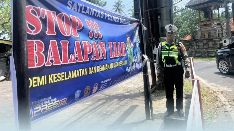 Polsek Mengwi Pasang Spanduk Stop Balap Liar