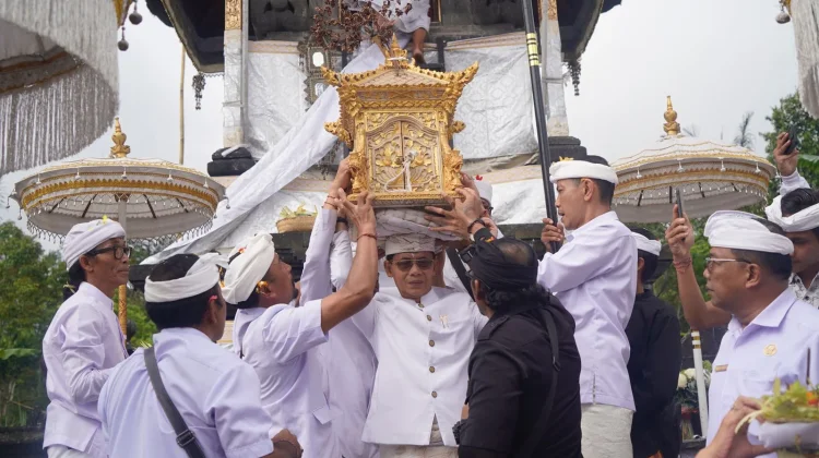 Nedunang Ida Bhatara Pura Gelap, Karya Ida Bhatara Turun Kabeh (IBTK)