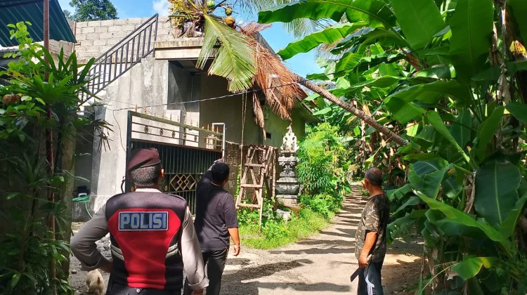 Respons Cepat, Polsek Dawan dan BPBD Evakuasi Pohon Tumbang di Paksebali