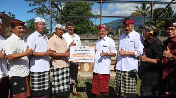 Gubernur Bali Gelontorkan Rp1 Miliar untuk Perbaikan Pura Luhur Pucak Tinggah
