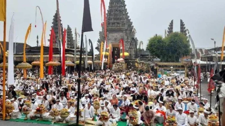 Pemedek Pura Ulun Danu Batur  Diimbau Tidak Gunakan Plastik Sekali Pakai