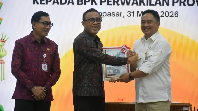 Wali Kota Jaya Negara Serahkan LKPD 2025 Unaudited kepada BPK Bali