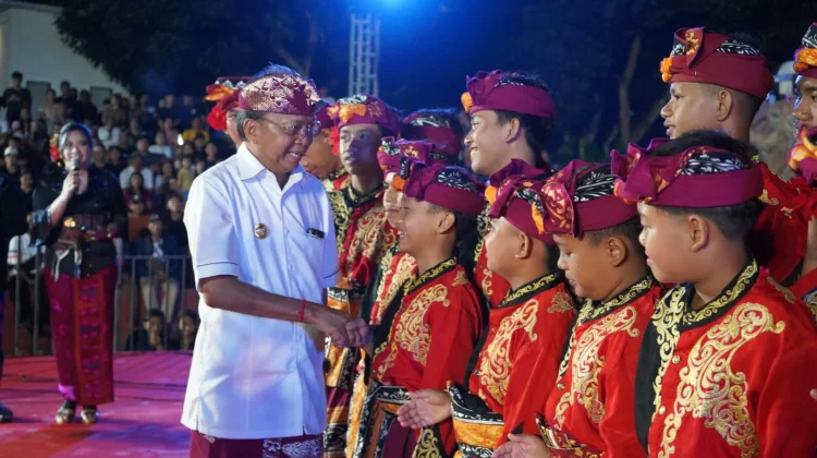 Gubernur Koster Beri Rp50 Juta untuk Dua Sanggar Apresiasi Pelestarian Seni Bali,