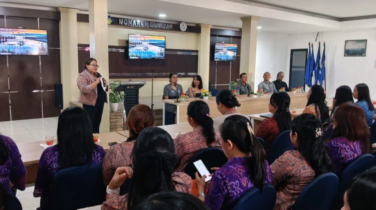 Ketua DWP Gianyar Buka Pelatihan Keterampilan Table Manner