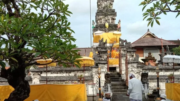 Bhakti Penganyar di Pura Agung Jagatnata Kota Denpasar