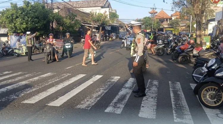 Polres Badung gelar Strong Point Pagi Pastikan Lalin Lancar